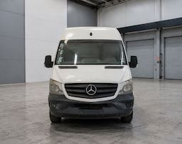 Mercedes Benz Cargo Van — foto 1