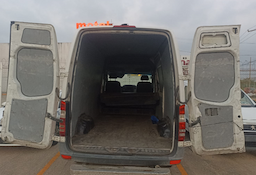Mercedes Benz Cargo Van — foto 9