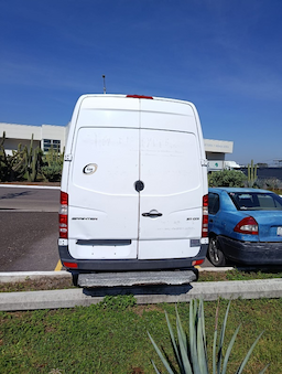 Mercedes Benz Cargo Van — foto 4