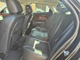 Jaguar XJ — foto 16