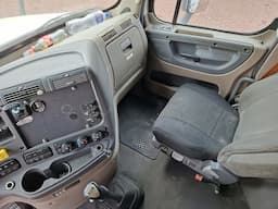 FREIGHTLINER Cascadia — foto 8