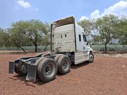 FREIGHTLINER Cascadia — foto 2