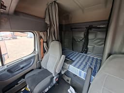 FREIGHTLINER Cascadia — foto 7