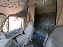 FREIGHTLINER Cascadia — foto 7