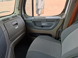 FREIGHTLINER Cascadia — foto 8