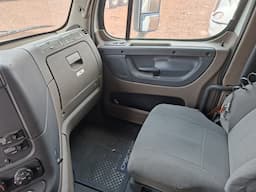 FREIGHTLINER Cascadia — foto 9