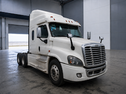 FREIGHTLINER Cascadia — foto 1