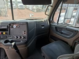 FREIGHTLINER Cascadia — foto 9