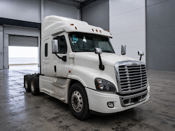 FREIGHTLINER Cascadia — foto 1