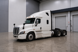 FREIGHTLINER Cascadia — foto 1