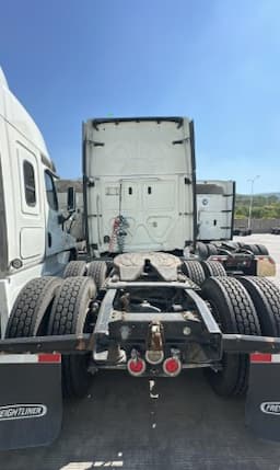 FREIGHTLINER Cascadia — foto 5