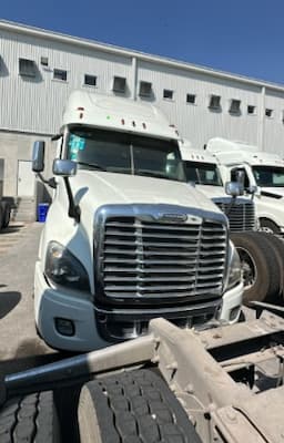FREIGHTLINER Cascadia — foto 2
