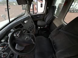 FREIGHTLINER Cascadia — foto 4
