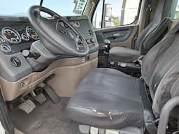 FREIGHTLINER Cascadia — foto 9