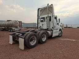FREIGHTLINER Cascadia — foto 10