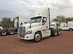 FREIGHTLINER Cascadia — foto 2