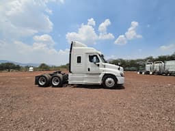 FREIGHTLINER Cascadia — foto 4
