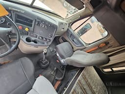 FREIGHTLINER Cascadia — foto 8