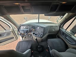 FREIGHTLINER Cascadia — foto 9