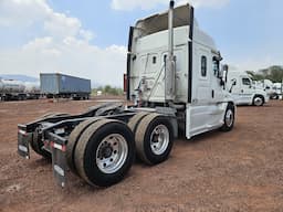 FREIGHTLINER Cascadia — foto 3