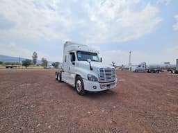 FREIGHTLINER Cascadia — foto 9