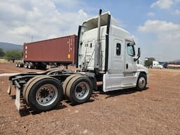FREIGHTLINER Cascadia — foto 2