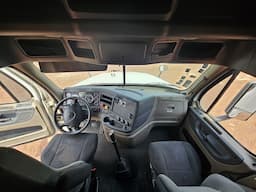 FREIGHTLINER Cascadia — foto 6
