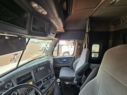 FREIGHTLINER Cascadia — foto 7