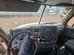 FREIGHTLINER Cascadia — foto 8