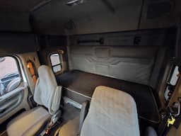 FREIGHTLINER Cascadia — foto 2