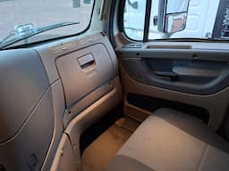 FREIGHTLINER Cascadia — foto 7