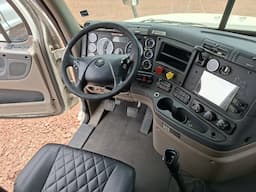 FREIGHTLINER Cascadia — foto 2