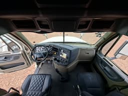 FREIGHTLINER Cascadia — foto 9