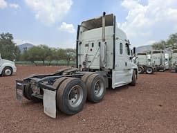 FREIGHTLINER Cascadia — foto 2