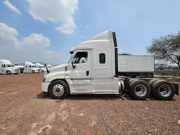 FREIGHTLINER Cascadia — foto 4