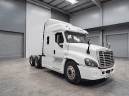 FREIGHTLINER Cascadia — foto 1