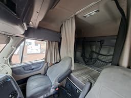 FREIGHTLINER Cascadia — foto 13