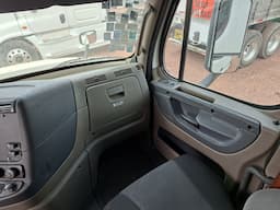 FREIGHTLINER Cascadia — foto 2