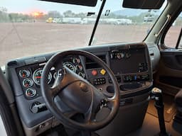 FREIGHTLINER Cascadia — foto 2