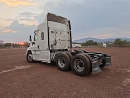 FREIGHTLINER Cascadia — foto 3