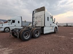 FREIGHTLINER Cascadia — foto 4