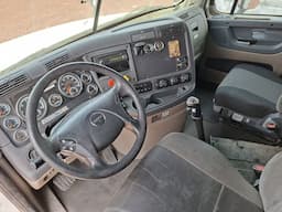 FREIGHTLINER Cascadia — foto 4