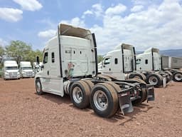 FREIGHTLINER Cascadia — foto 5