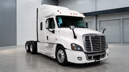 FREIGHTLINER Cascadia — foto 1