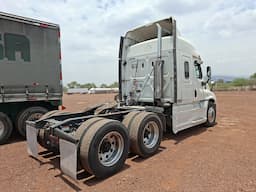 FREIGHTLINER Cascadia — foto 4