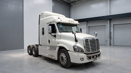FREIGHTLINER Cascadia — foto 1