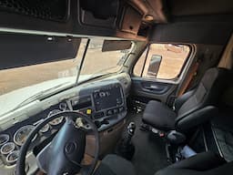 FREIGHTLINER Cascadia — foto 7
