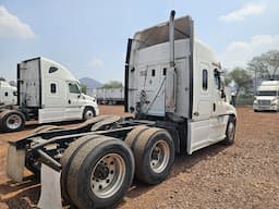 FREIGHTLINER Cascadia — foto 5