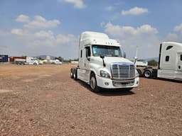 FREIGHTLINER Cascadia — foto 2