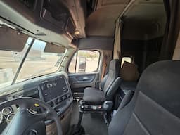 FREIGHTLINER Cascadia — foto 13